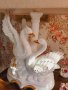 Настолна порцеланова лампа с лебеди, снимка 1 - Настолни лампи - 42492582