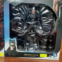 Екшън фигури на Joker Cat woman и Predator, нови с кутия, снимка 10 - Колекции - 36238836