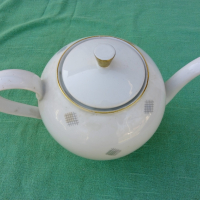 Немски класически порцеланов чайник, снимка 3 - Аксесоари за кухня - 36224398
