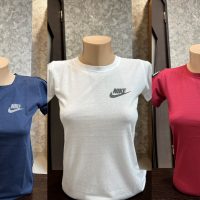 Дамски тениски Nike, снимка 2 - Тениски - 44813497