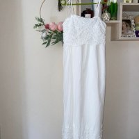 Нова дълга елегантна бяла рокля за всякакъв повод с декорация 3Д орнаменти памук полиестер , снимка 3 - Рокли - 41911809