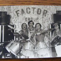 Картички ,снимки на певци и групи, снимка 1 - Колекции - 40239794