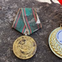 Медали и значки , снимка 1 - Колекции - 39995676