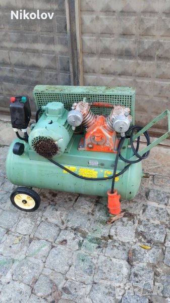 Трифазен двуцилиндров компресор 40 л, снимка 1