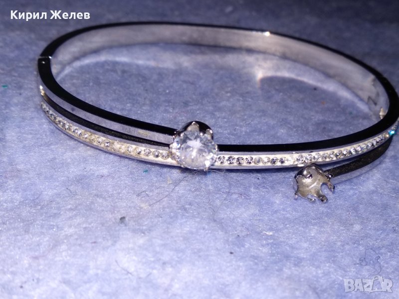 СРЕБРИСТА МОДНА АРТ ГРИВНА с ФАСЕТИРАНИ БЛЕСТЯЩИ КРИСТАЛИ 37444, снимка 1