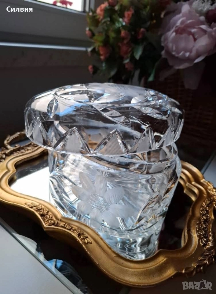 Кристална купа с капак , снимка 1