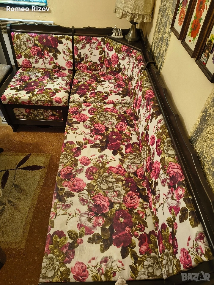 продавам кухненски ъгъл с маса и три стола, снимка 1