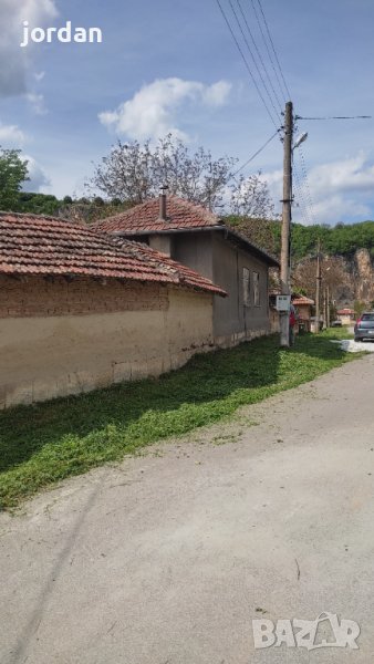 Продавам къща с двор в село Нисово , снимка 1