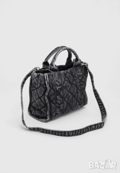 Дамска ватирана чанта от деним Stradivarius, 25x24x12 см, Черна, снимка 1