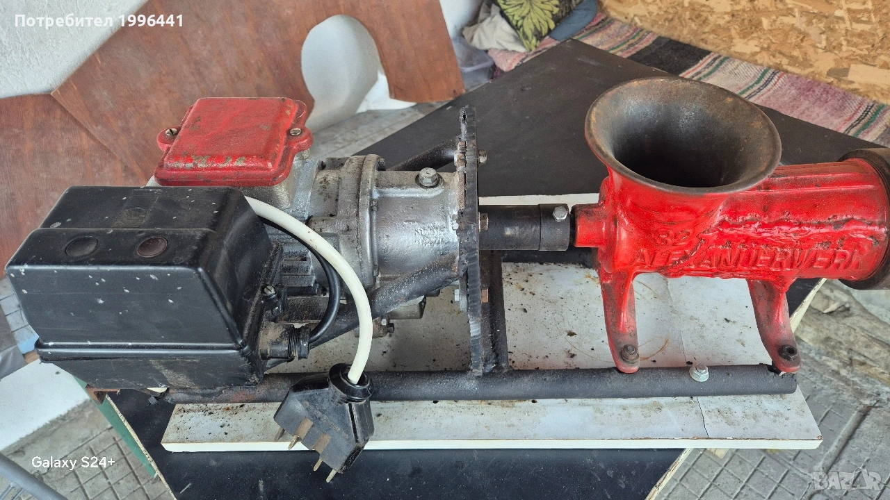 Електрическа машина за мелене на месо., снимка 1