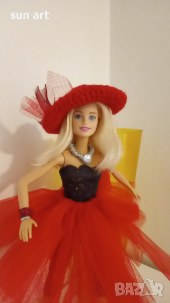 кукла Барби -Mattel с червена шапка, снимка 1
