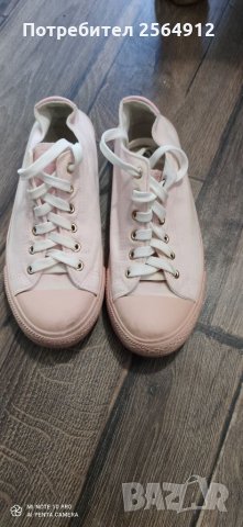 Продавам розови дамски кецове