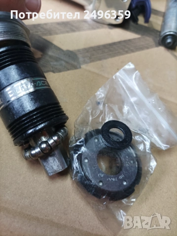 Средно движение Shimano Dura Ace, снимка 2 - Части за велосипеди - 53751839