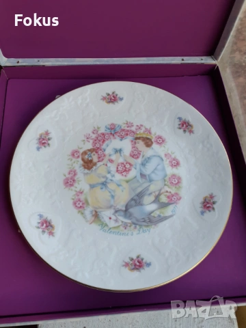 Колекционерска чиния Royal Doulton Valentines Day 1977, снимка 2 - Антикварни и старинни предмети - 53444925