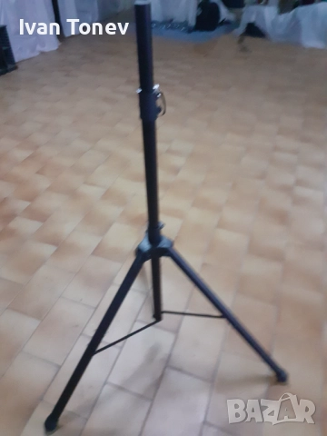 Стойка за тонколона