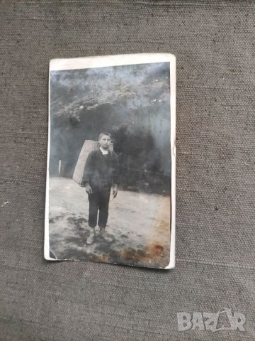 Продавам снимка "Момче с кош - хлебар 