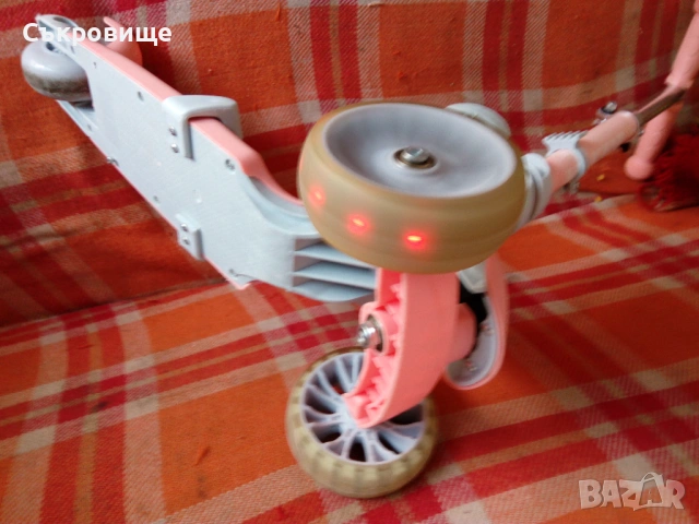 Триколесна детска тротинетка с LED светлини Scooter Makani, снимка 8 - Скутери и тротинетки - 53700746