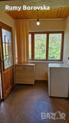 Къща с голям двор, работилница и гараж в гр. Омуртаг, снимка 17 - Къщи - 51324233