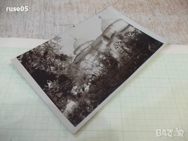 Снимка стара на група младежи пред църква, снимка 3 - Колекции - 47910670