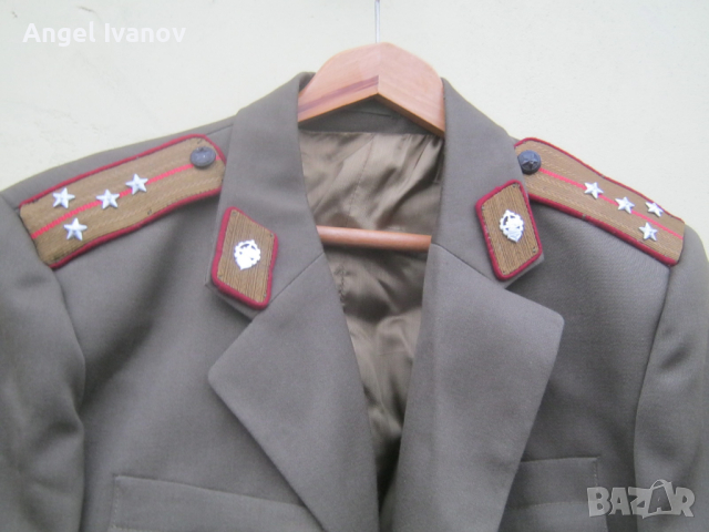 Офицерска куртка от соца, снимка 2 - Антикварни и старинни предмети - 44834643