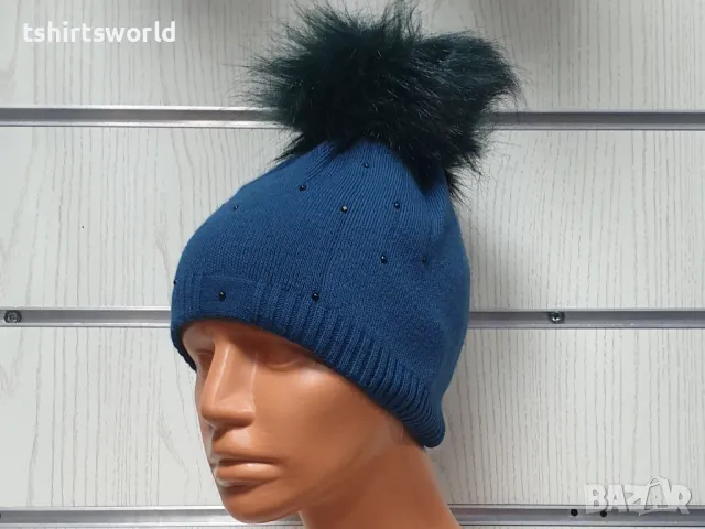 Нова зимна дамска шапка покрита с камъчета и с пух в син цвят, снимка 5 - Шапки - 48210458