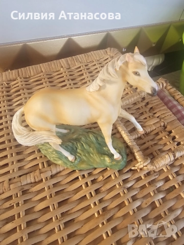 Порцеланови сувенири Коне 