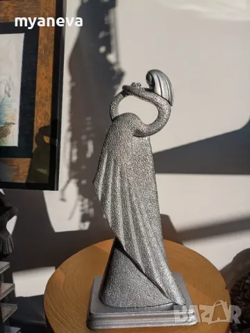 Футуристична, метална  статуетка "Жената лебед" 