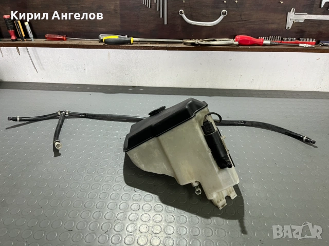 Казанчето за чистачките на BMW E46 (от кола с пръскалки на фаровете)