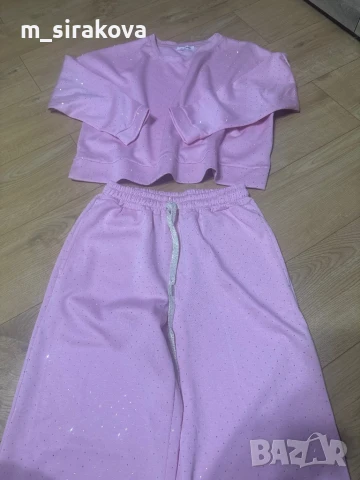 Дамски екип с камъни