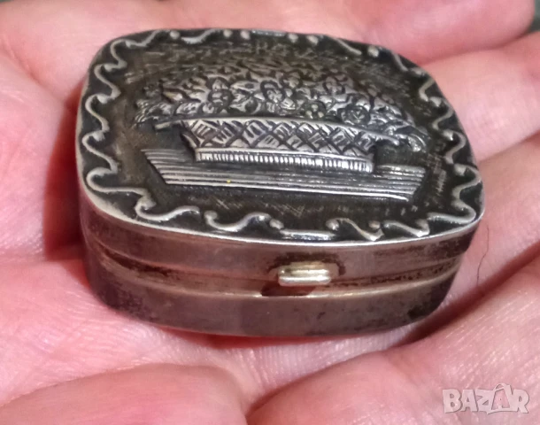 Винтидж кутия за хапчета от масивно сребро с декорация от цветна кошница, снимка 5 - Други ценни предмети - 51387614