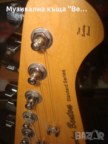 Електрическа детска китара Harley Benton с кожен калъф, снимка 9 - Китари - 52443736