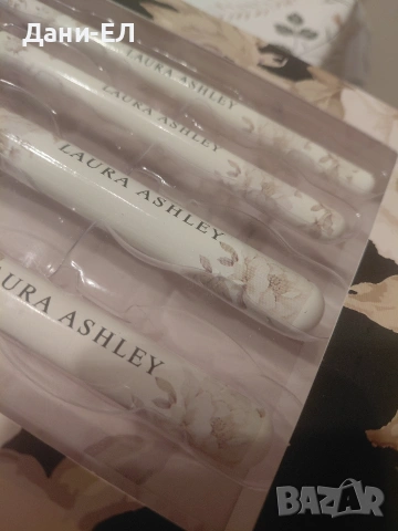 LAURA ASHLEY Комплект от 4 четки за грим, снимка 5 - Декоративна козметика - 53697127