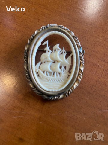 позлатена брожка кораб