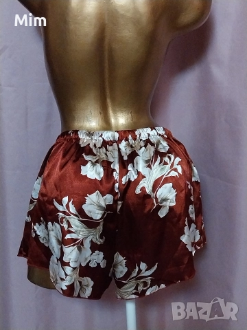  Резервирани L Сатенени шорти в бордо с бели цветя , снимка 4 - Къси панталони и бермуди - 52569079