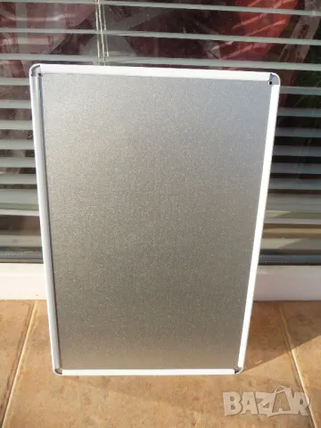 Метална табела Кока Кола Coca Cola червен панталон пуловер рекламна безалкохолна напитка, снимка 3 - Рекламни табели - 49811606