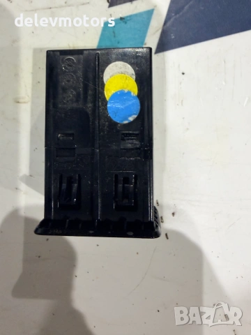 280239782R USB порт от Dacia Duster 1.0 Tce 100 HMMT, 6 ск., двигател H4D480, 2023 г., 4000 км., снимка 2 - Части - 53468833