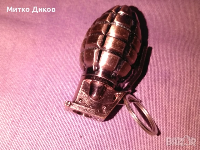 Ключодържател граната лимонка с фенер и лазер нова, снимка 4 - Колекции - 53071854