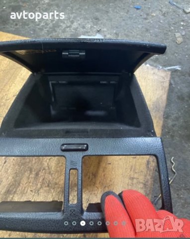 Toyota avensis verso 2005година Шкафчета, снимка 5 - Части - 40469565