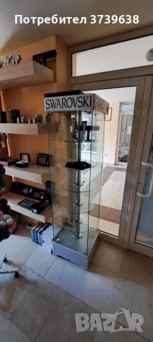 Витрина за бижута Сваровски