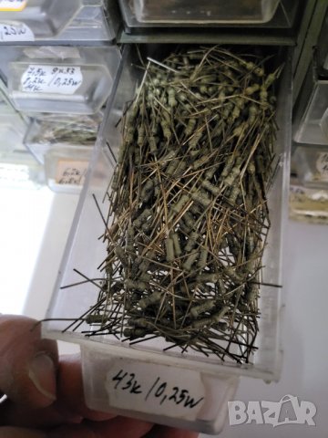 резистор, съпротивление  430килоома  0,25 вата - топлоустойчив, с повишена механична якост.