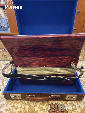 Продавам акордеон Weltmeister, снимка 5 - Акордеони - 53045791