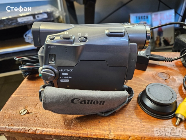 Видeoкамера Canon MV880X E Работеща отлично, в много добро визуално състояние, има зарядно. Батерият, снимка 11 - Камери - 51977337