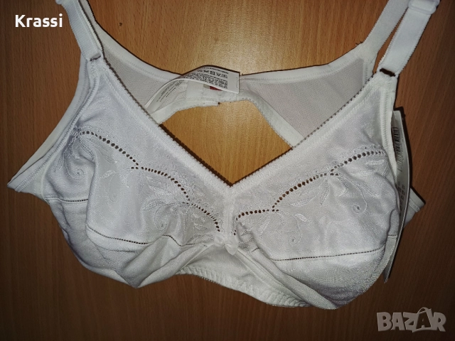Triumph бял сутиен 90 А нов, снимка 3 - Бельо - 52594205