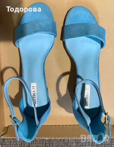 Сандали електриково синьо, затворена пета, велур