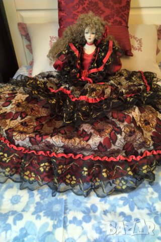 Колекционерска порцеланова кукла ръчна изработка намалена , снимка 2 - Колекции - 34066845