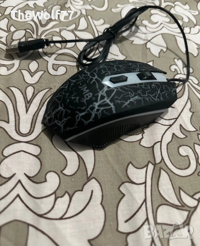 Продавам геймърска мишка i-JMB в добро визуално състояние. Мишката е с интересен дизайн с “cracked” , снимка 2 - Клавиатури и мишки - 53391420
