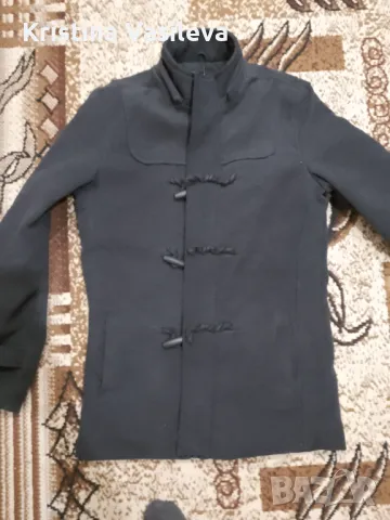 Мъжко сиво палто.