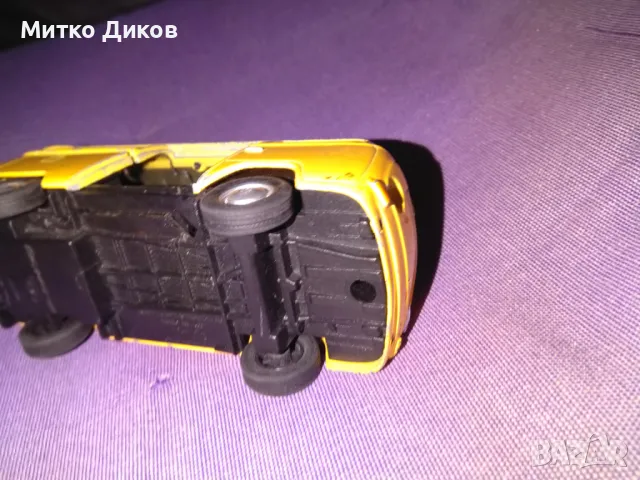 Метален детски автобус винтидж марков на Welly 1:43, снимка 5 - Колекции - 48309370