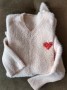 НАМАЛЕН - Нов пухкав пуловер бутик Vision с брошка, снимка 5