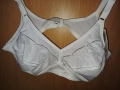 Triumph бял сутиен 90 А нов, снимка 3